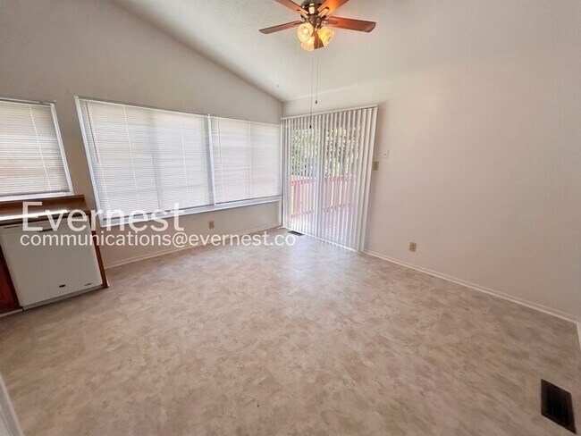 Foto del edificio - 5402 Trailbend Dr