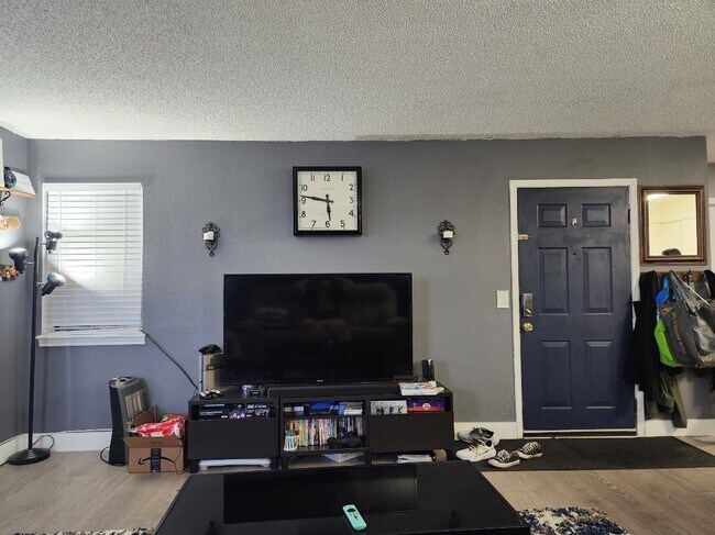 Foto del edificio - 8771 Dawson St
