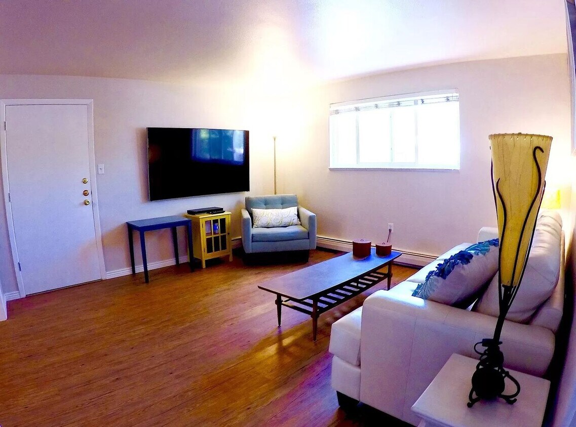 Primary Photo - Updated 2BD, 1BA Apartment, Walking Distan...