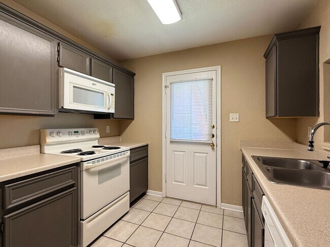 Building Photo - 3804 Littleleaf Ct