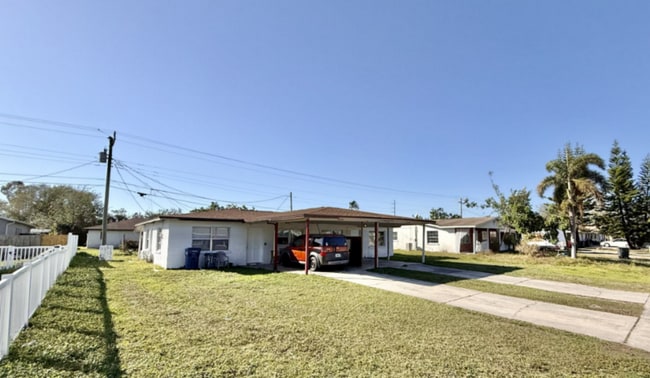 Building Photo - 4410 19th St Cir W