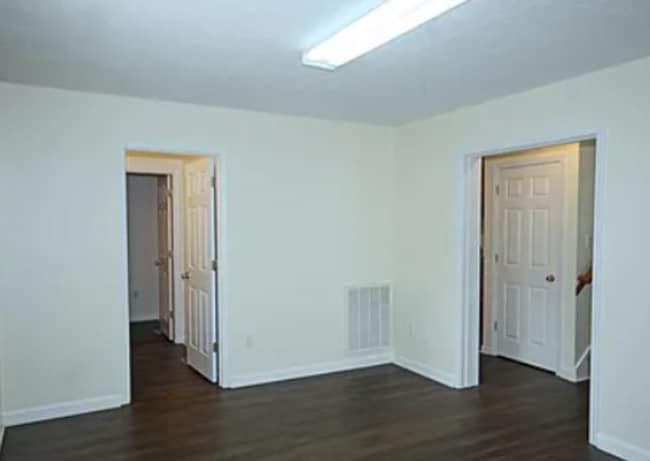 Building Photo - 41 E Castle Dr