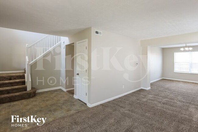 Building Photo - 698 Hollowood Ln