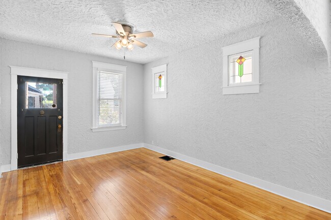 Building Photo - 4846 Allemania St