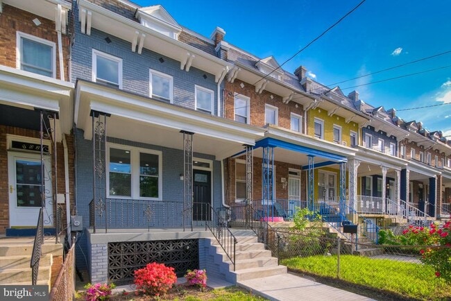 Building Photo - 704 Ingraham St NW