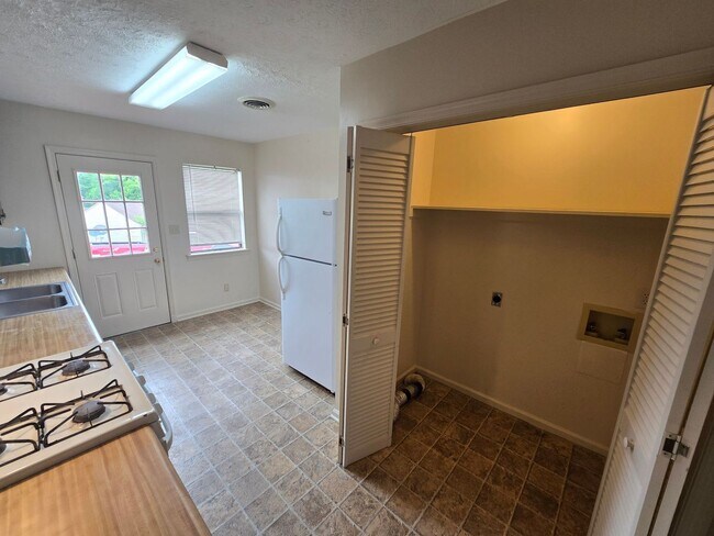 Foto del edificio - 2 BR DUPLEX in Colonial Heights