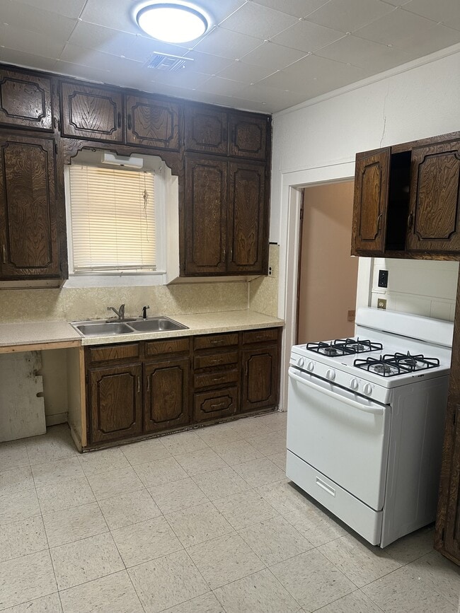 Foto del edificio - 926 E 7th St