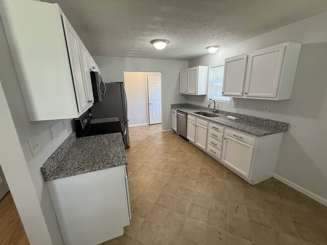 Building Photo - 217 Haycraft St