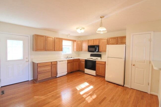 Foto del edificio - 351 Emerson Ln