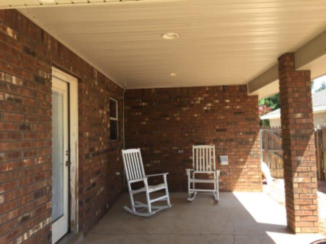 Building Photo - 1832 Arbor Dr
