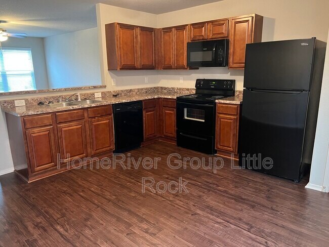 Building Photo - 940 Pinehurst Loop