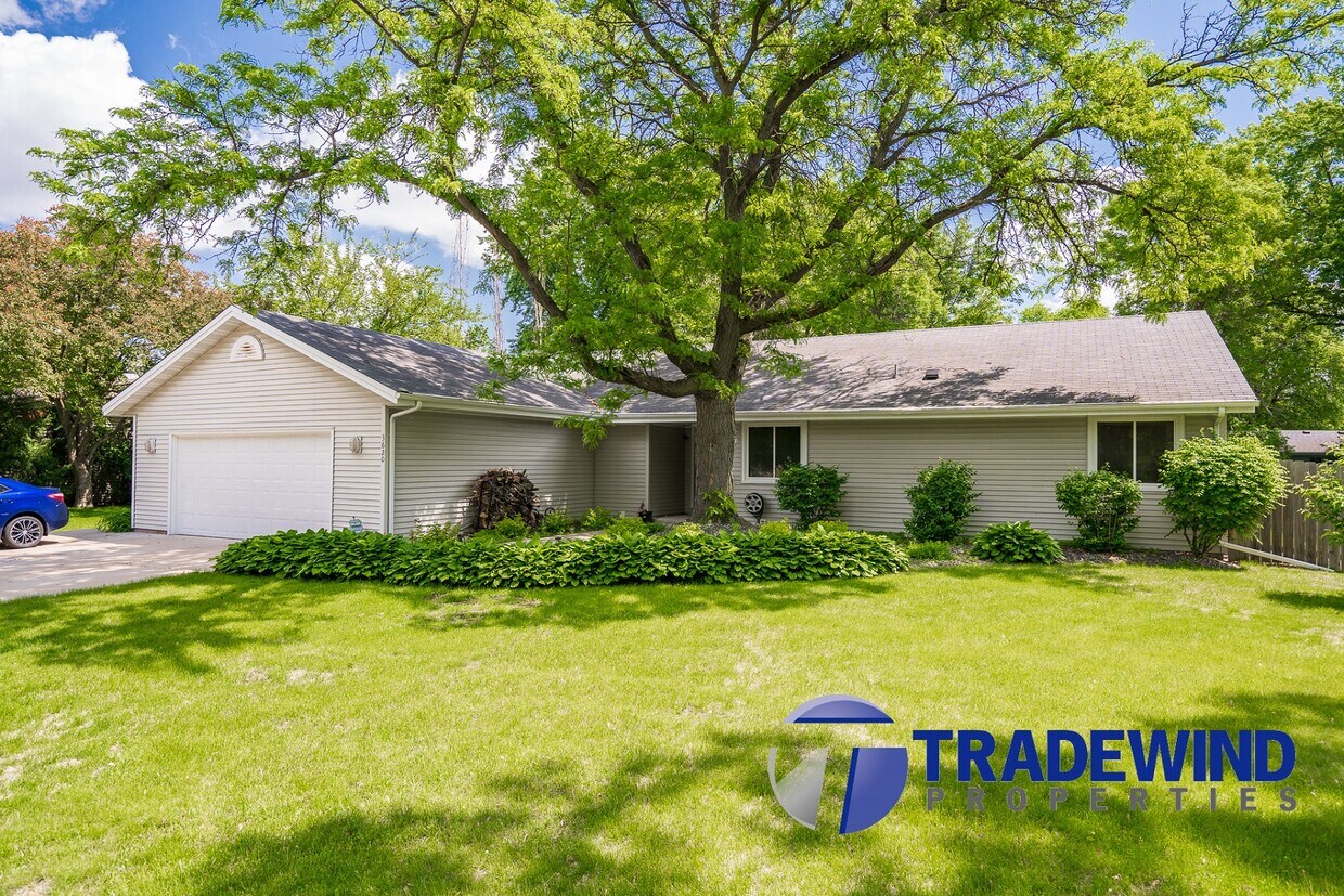 Foto principal - 3620 Saratoga Ln N