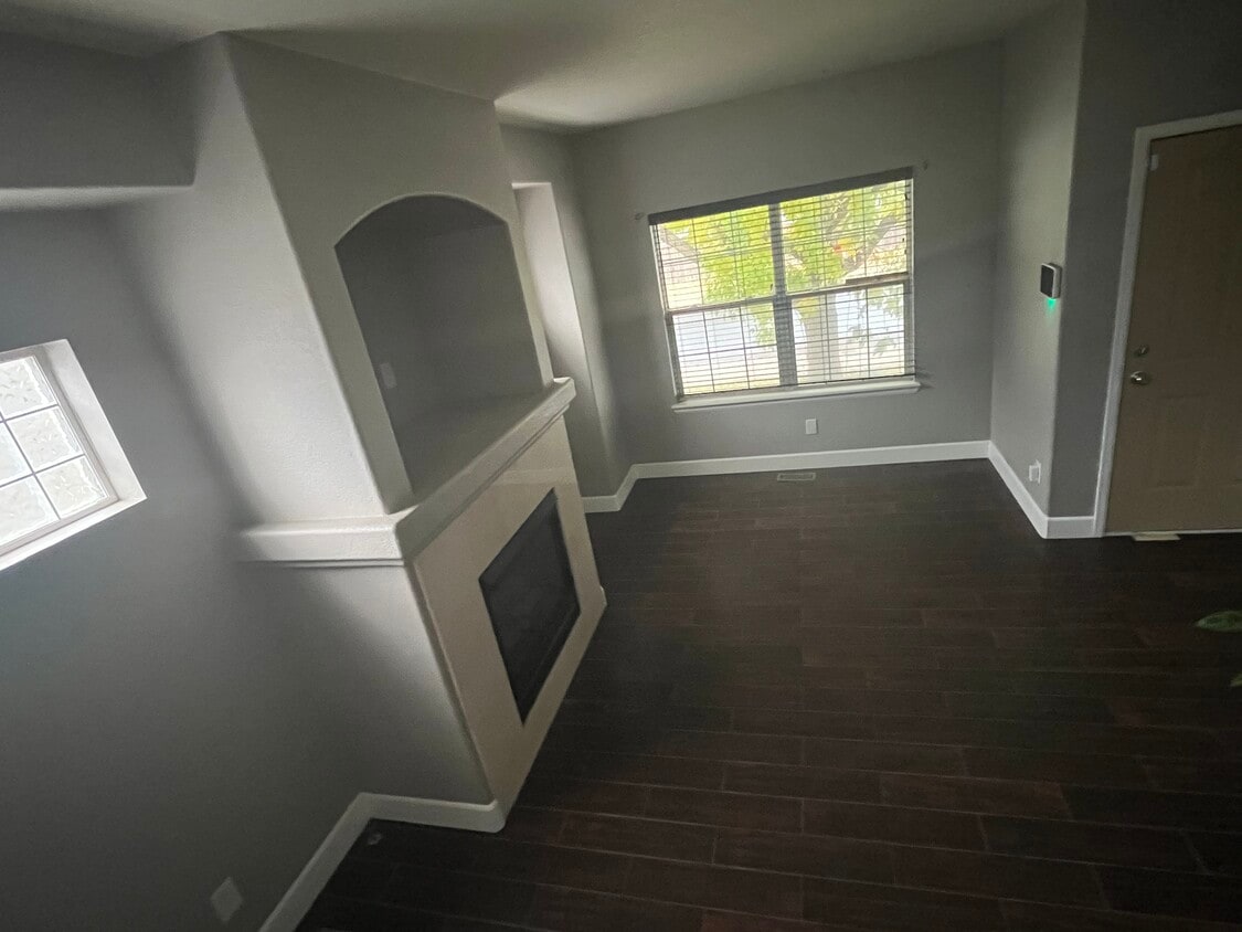 Photo - 9815 Eagle Creek Cir (Commerce City, CO)