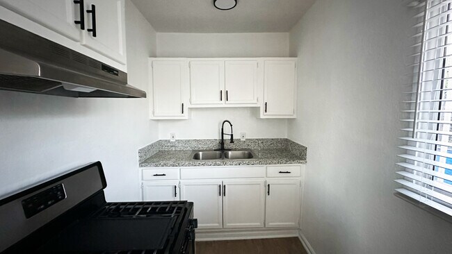 Foto del edificio - 4873 Ascot Ave