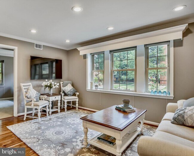 Foto del edificio - 523 Bashford Ln