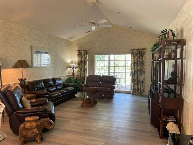 Foto del edificio - 4889 Magnolia Pointe Ln