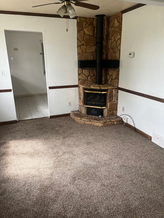 Foto del edificio - 3bd Maple Townhome Section 8