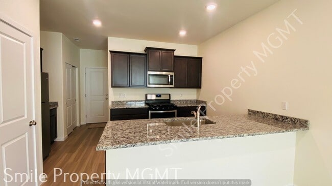 Building Photo - townhouse