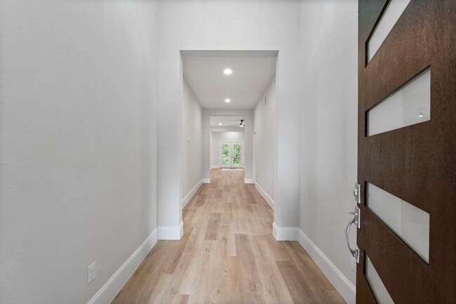 Building Photo - 478 Stephen F Austin Dr