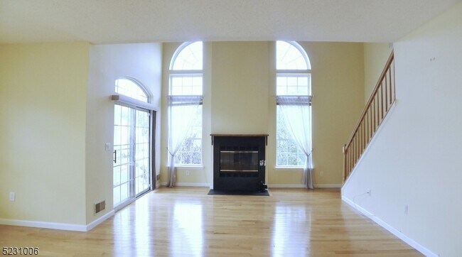 Foto del edificio - 23 Wildflower Ln