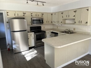 Building Photo - 8 Cedar Glen N