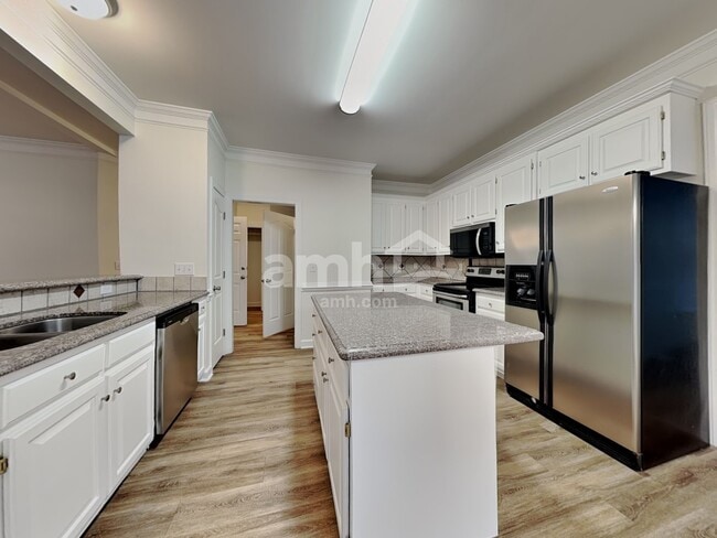 Building Photo - 8401 Forest Shadow Cir