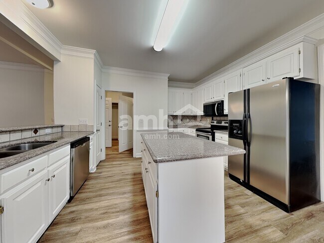 Foto del edificio - 8401 Forest Shadow Cir