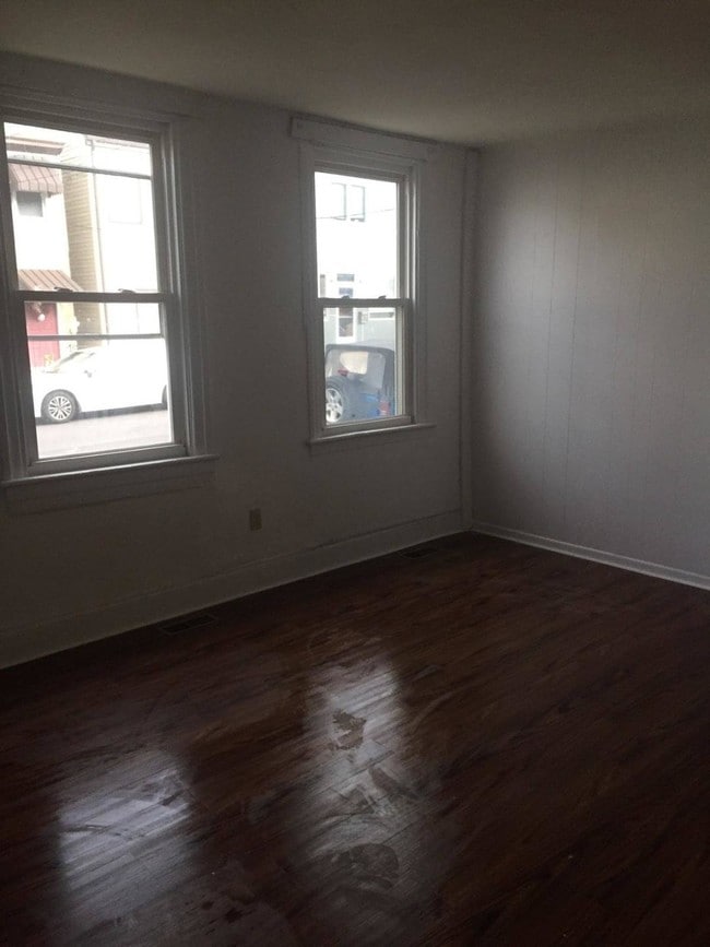 Building Photo - 128 S 20th St