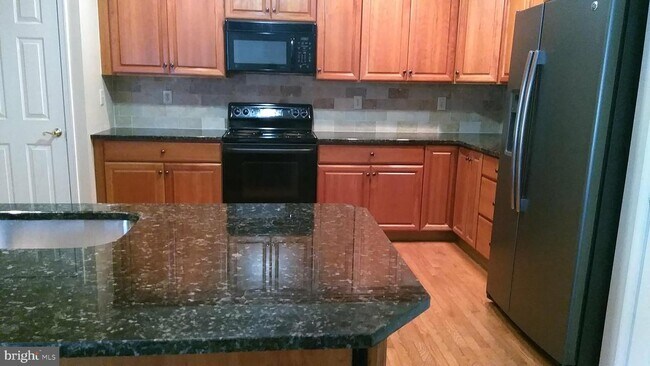 Building Photo - 474 Braceland Dr