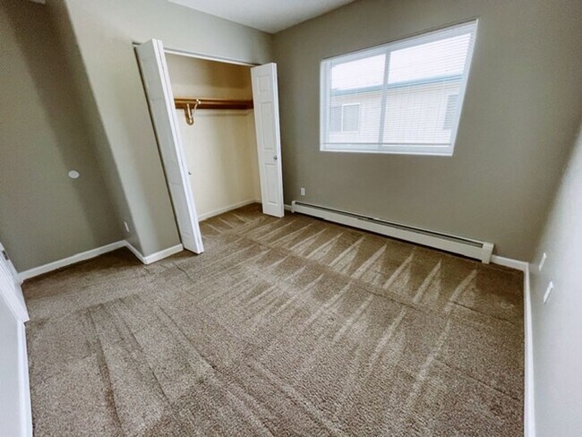 Foto del edificio - Spacious and Bright Lake Otis Townhouse wi...