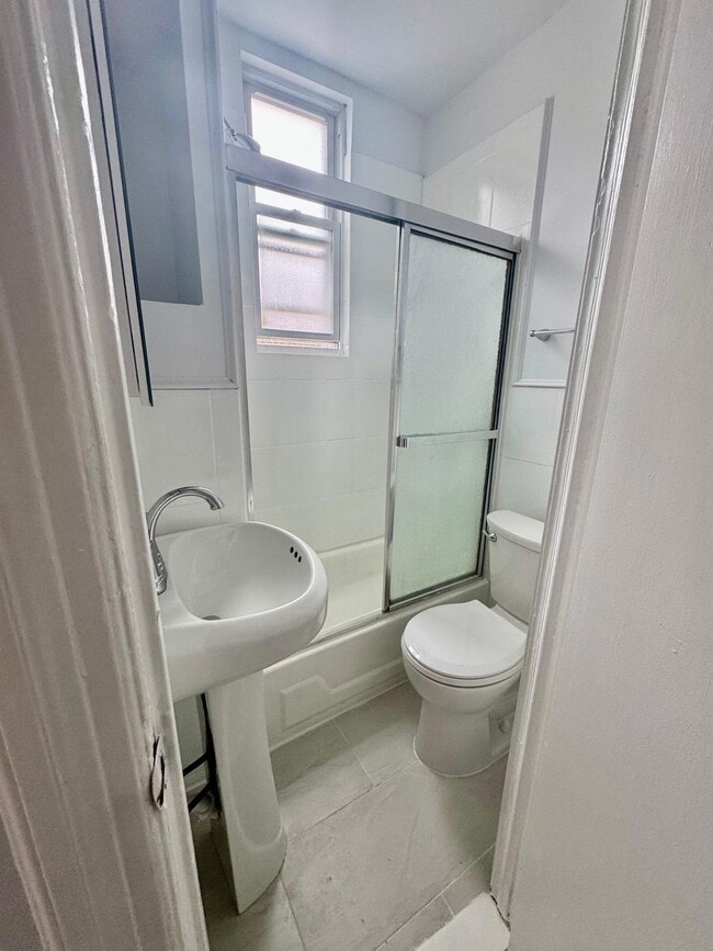 Foto del edificio - 51 66th St