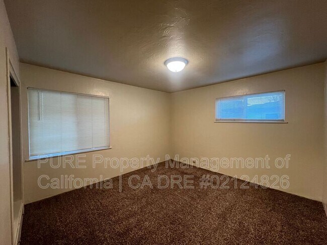 Building Photo - 208 Ford St