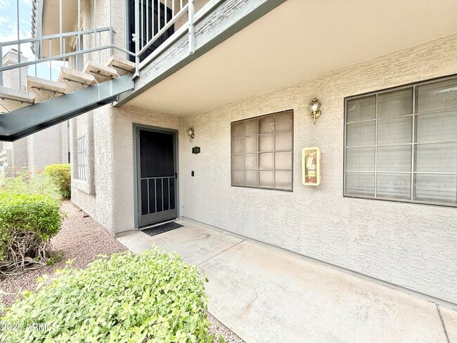 Foto del edificio - 533 W Guadalupe Rd