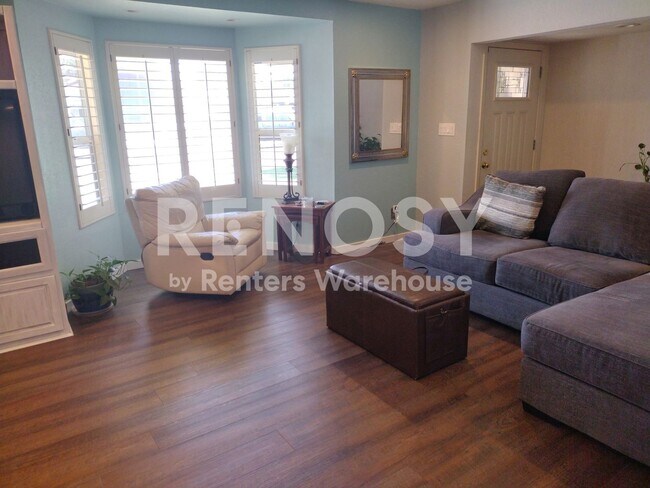 Foto del edificio - Ideal 3 Br+Den 2 Ba 2 Car Garage Home with Pool Near Loop 202 and Gilbert Rd in Mesa