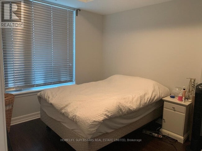 Building Photo - 238 Besserer St