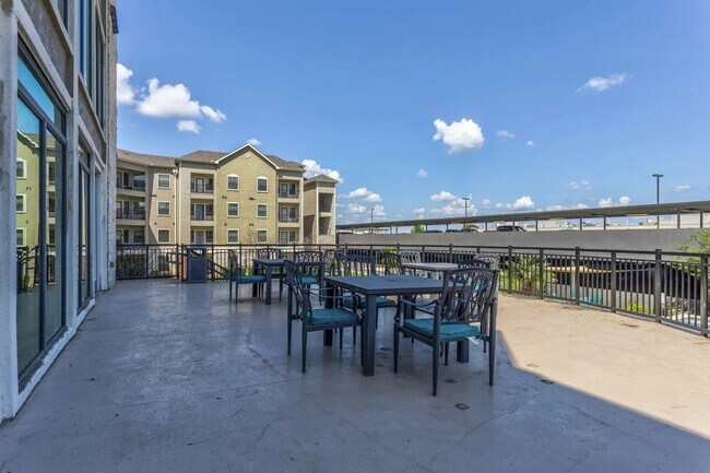 Building Photo - 2120 Stephens Pl