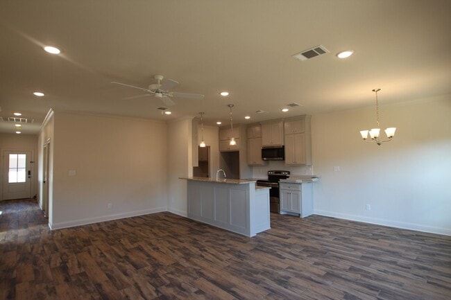 Building Photo - Available: 3/2/2 in Whitehouse ISD!!