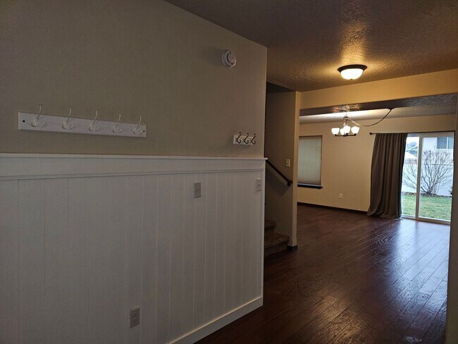 Building Photo - Beautiful 4 bedroom 2.5 bath CDA home for rent!