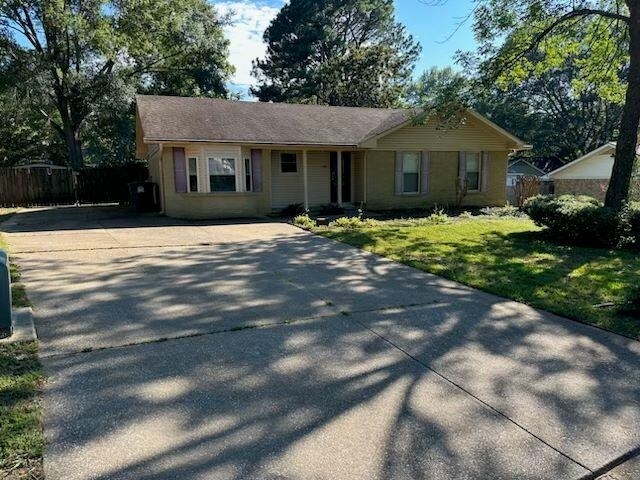 Primary Photo - 409 Easonwood Ave