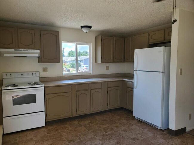 Building Photo - 914 Cortez Ct