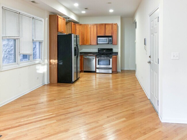 Foto del edificio - 2327 N Southport Ave