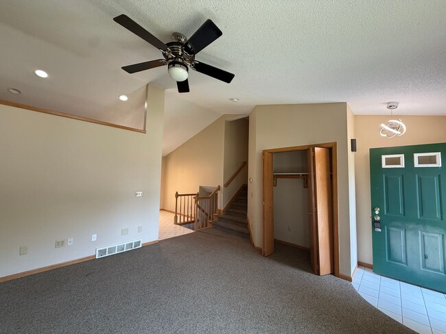 Building Photo - 6078 Croix Dr