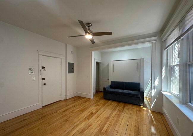 Foto del edificio - 35 Westland Ave