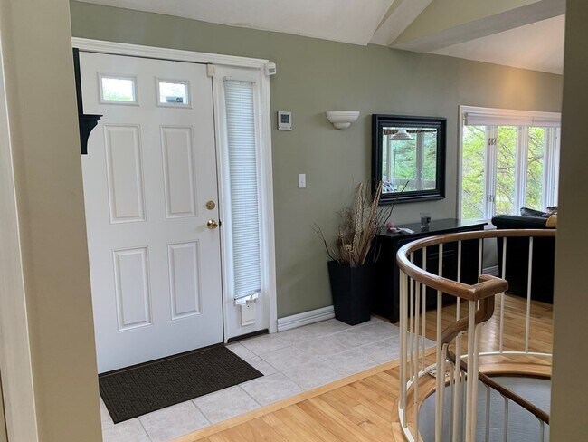 Building Photo - 4 Potter Pond