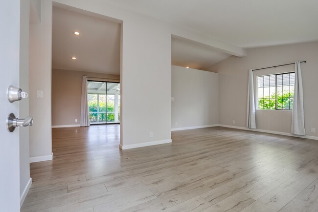 Foto del edificio - 3560 Turquoise Ln