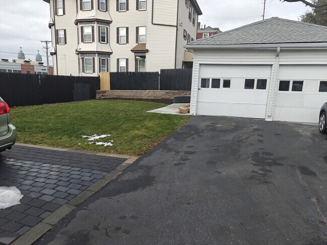 Building Photo - 452 Osborn St