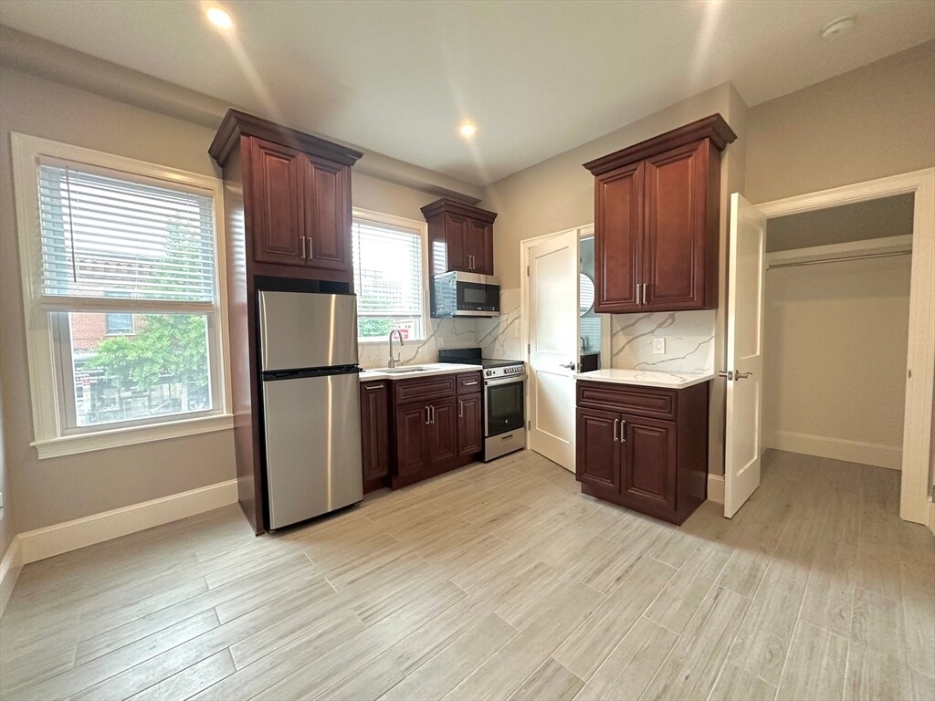 Primary Photo - 1152 Cambridge St