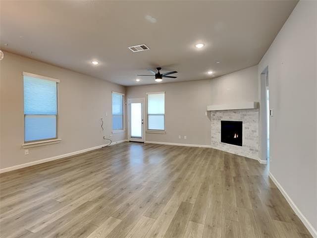 Foto del edificio - 545 Hazeltine Rd