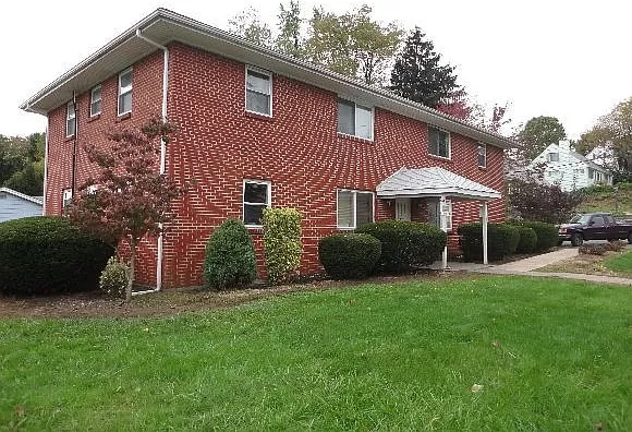 Primary Photo - 33 Grandview Dr
