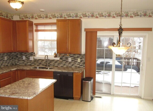 Foto del edificio - 136 Clear Creek Dr